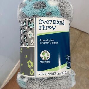 Oversized cozy blanket